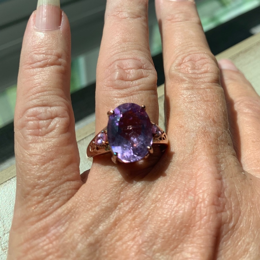 Estate Sale - 8.85 cts. Amethyst and sapphire ring